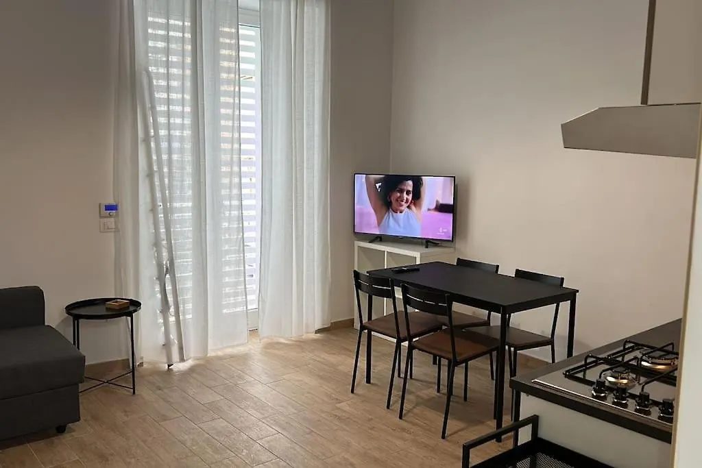 Apartment Casa Sandrili First, Central Station Naples