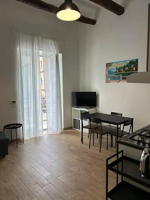 Apartment Casa Sandrili First, Central Station Naples Italy
